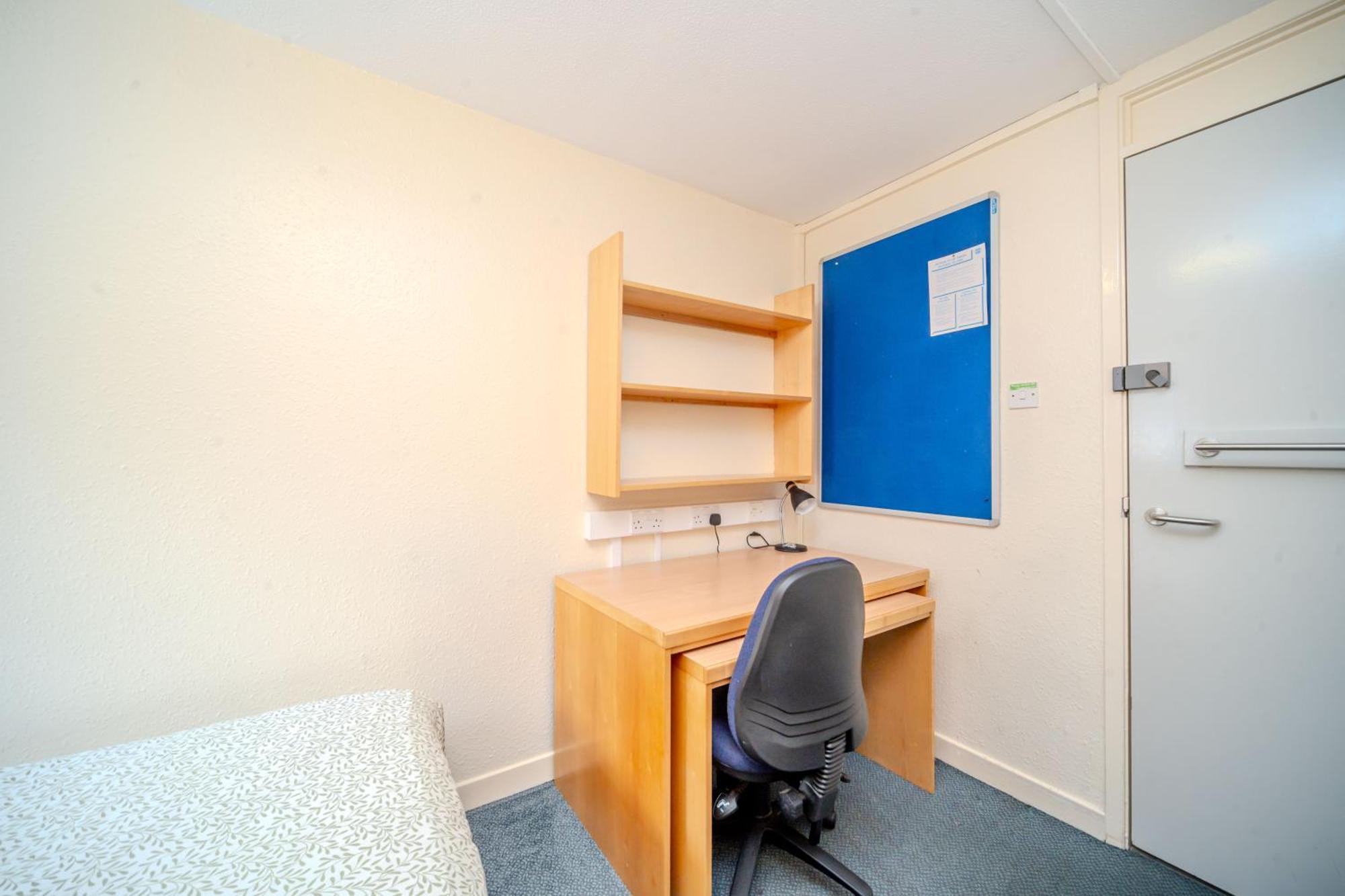 Joivy Budget 2, 4, 5 And 6 Bed Private Flats, In Historic Old Town (adults Only) Appartement *
